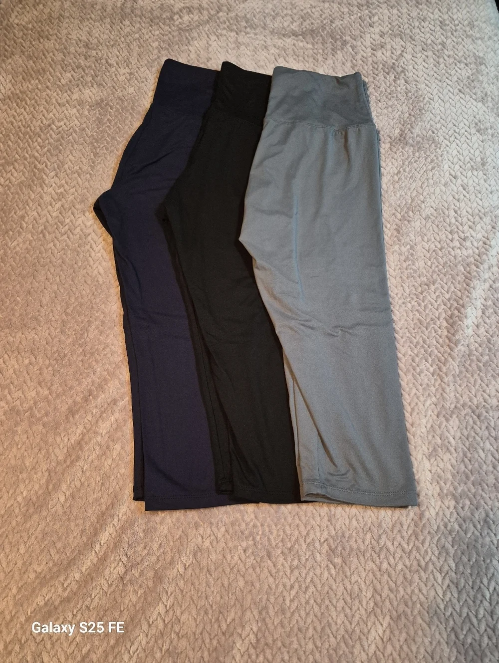 3-Pack Capri Length Leggings, Blue, Light Gray & Black, L/XL, EUC